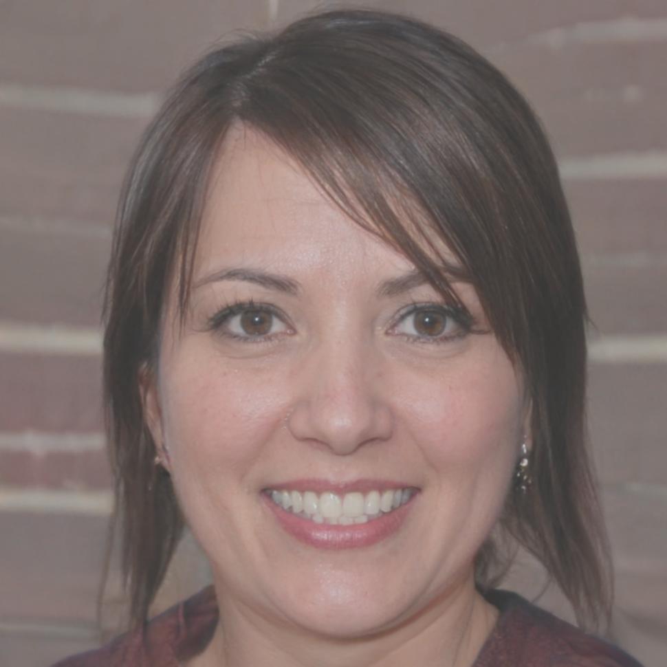 Conseillère financière quentosari analysant des données clients